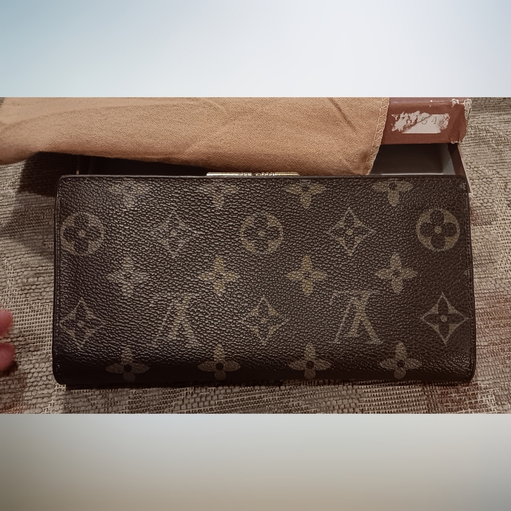 Louis Vuitton Monogrammed Wallet With Dust Bag and Orig Box - Picture 2 of 12